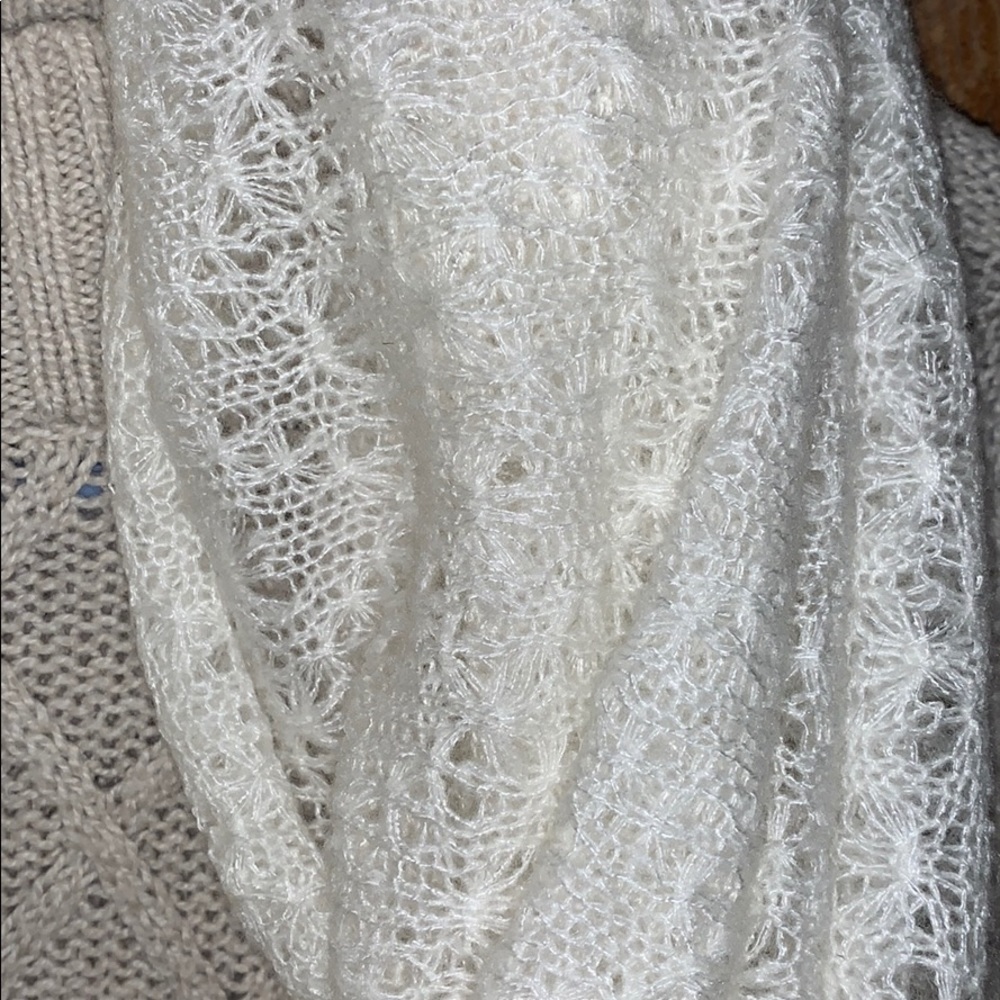 White scarf - Picture 3 of 3